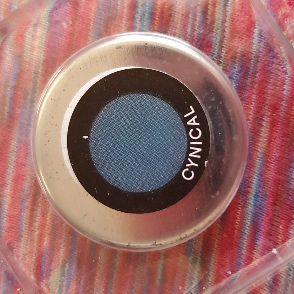 Younique Pressed Shadow refill for magnetic cases.